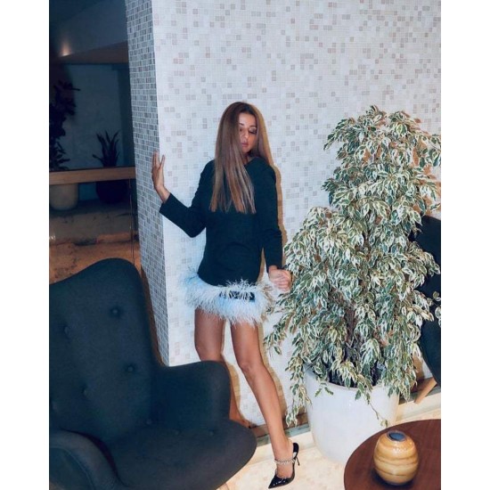 Φόρεμα σε ίσια γραμμή με μακρύ μανίκι και πούπουλα